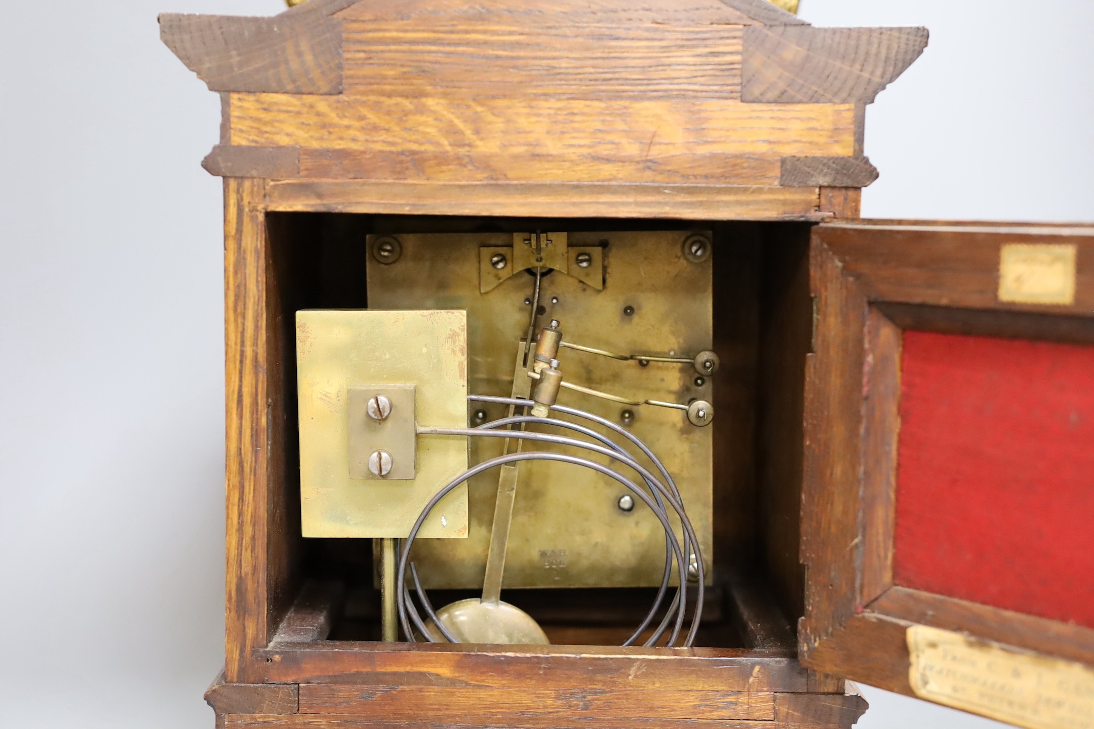 An Edwardian oak mantel clock, 37cm